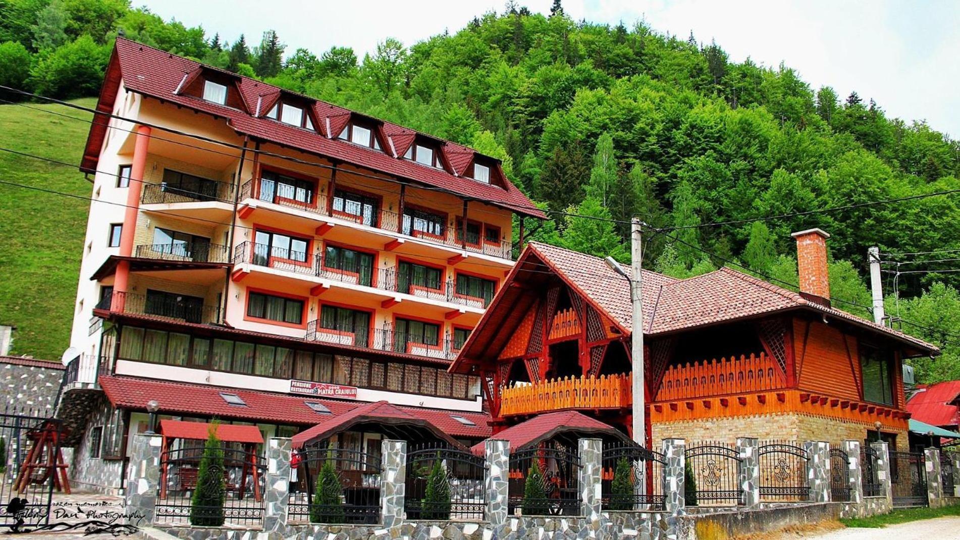 Pensiune Restaurant Piatra Craiului Dâmbovicioara Bagian luar foto