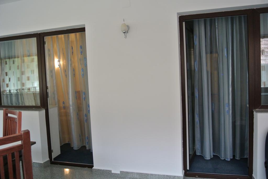 Pensiune Restaurant Piatra Craiului Dâmbovicioara Bagian luar foto