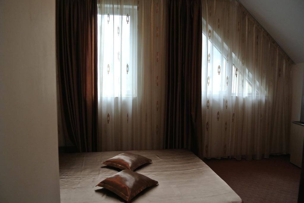 Pensiune Restaurant Piatra Craiului Dâmbovicioara Bagian luar foto