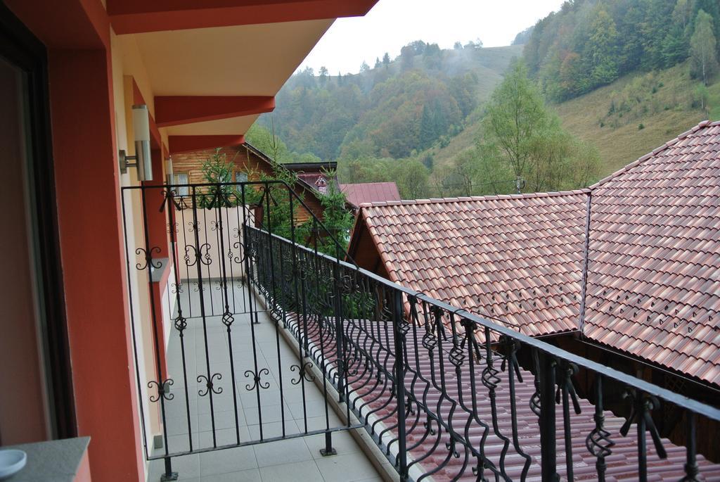 Pensiune Restaurant Piatra Craiului Dâmbovicioara Bagian luar foto