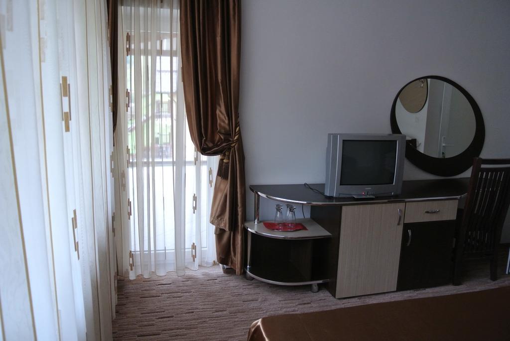 Pensiune Restaurant Piatra Craiului Dâmbovicioara Bagian luar foto