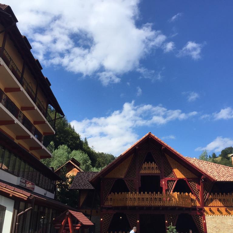 Pensiune Restaurant Piatra Craiului Dâmbovicioara Bagian luar foto