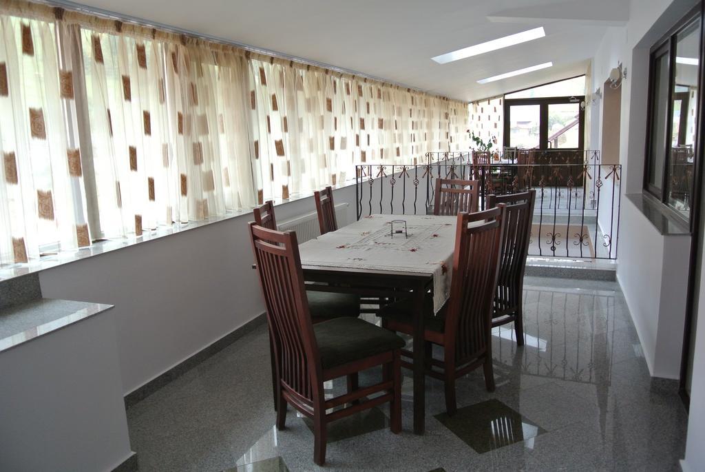 Pensiune Restaurant Piatra Craiului Dâmbovicioara Bagian luar foto