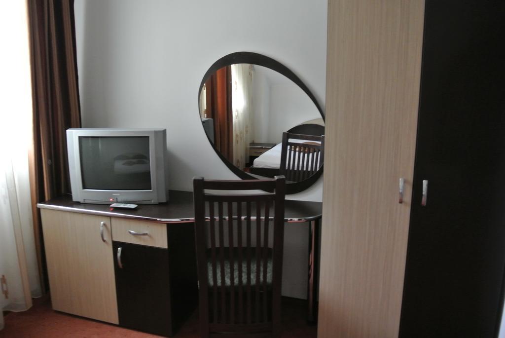 Pensiune Restaurant Piatra Craiului Dâmbovicioara Bagian luar foto