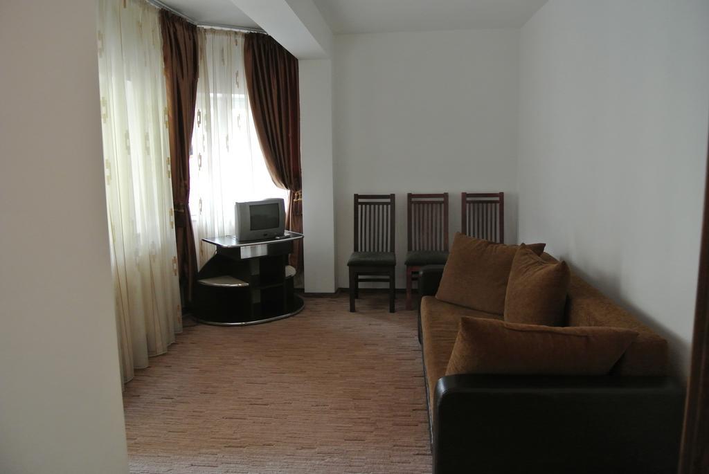 Pensiune Restaurant Piatra Craiului Dâmbovicioara Bagian luar foto