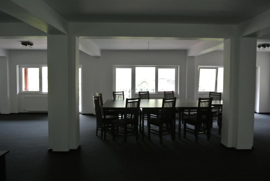 Pensiune Restaurant Piatra Craiului Dâmbovicioara Bagian luar foto